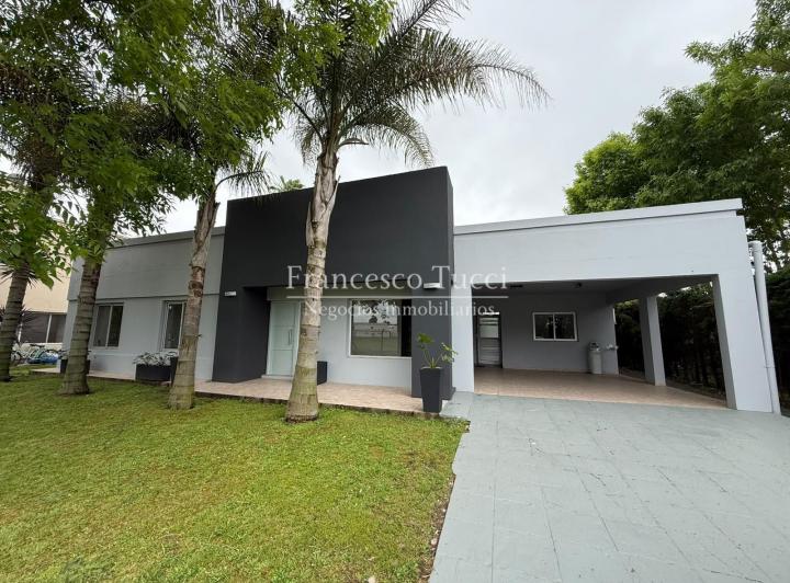 Casa · 230m² · 4 Ambientes · 2 Cocheras