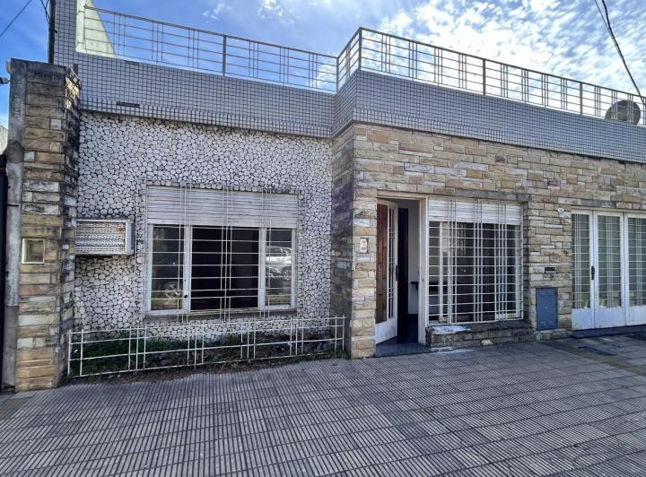 Casa · 170m² · 4 Ambientes · 2 Cocheras