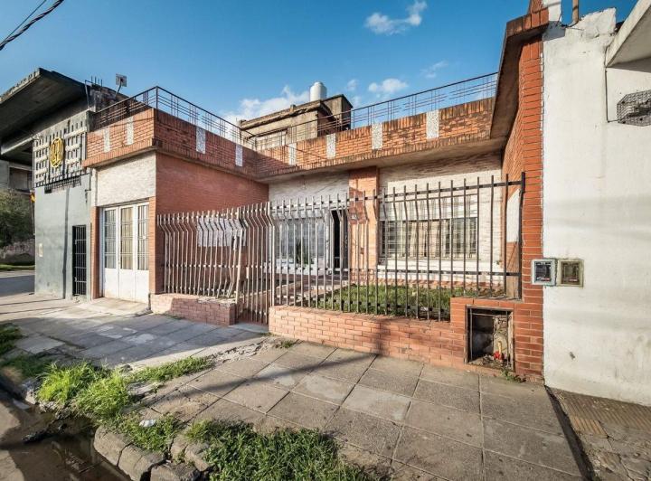 Casa · 80m² · 3 Ambientes · 2 Cocheras