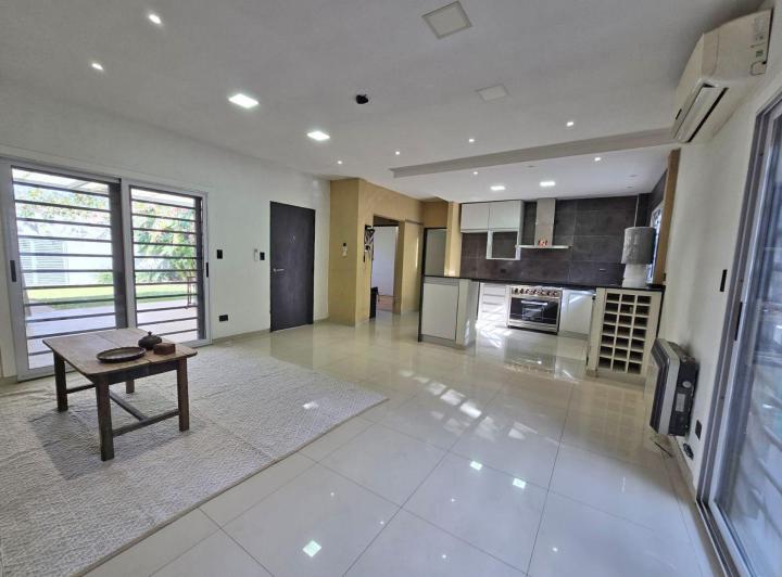 Casa · 107m² · 4 Ambientes · 2 Cocheras