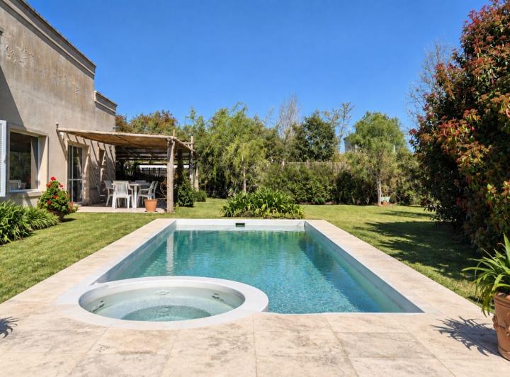 Casa · 163m² · 5 Ambientes · 2 Cocheras