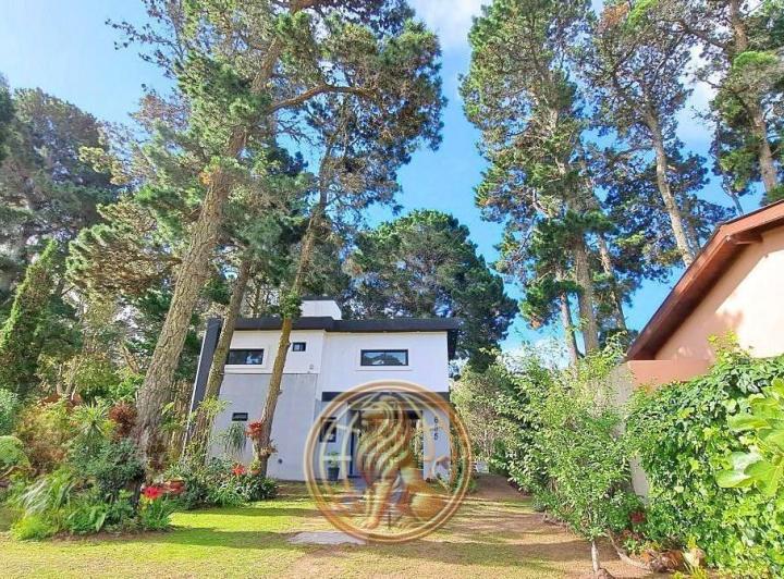 Casa · 200m² · 4 Ambientes