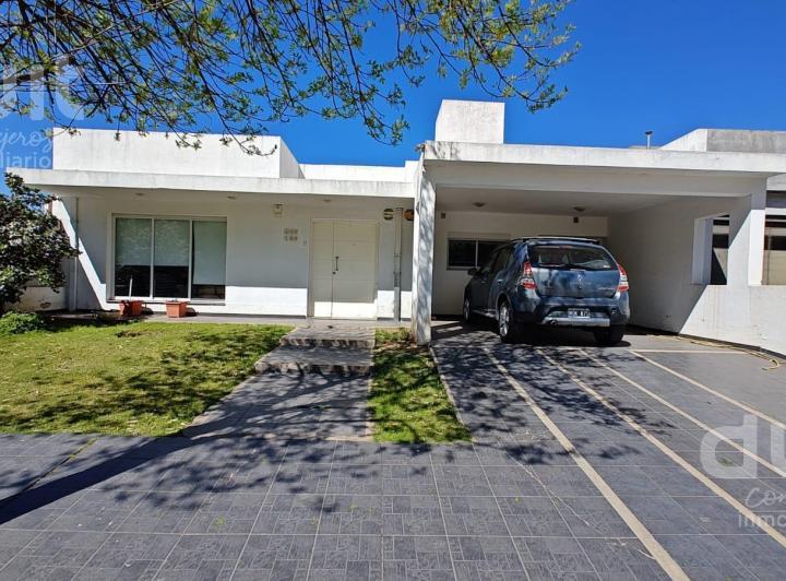 Casa · 146m² · 8 Ambientes · 2 Cocheras