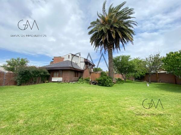 Casa · 370m² · 5 Ambientes · 2 Cocheras