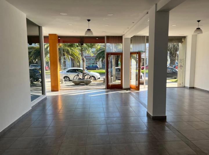 Local comercial · 130m²