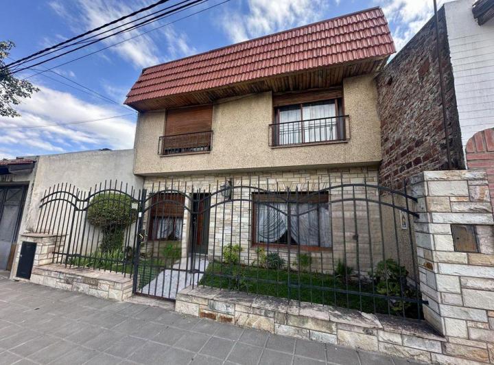 Casa · 125m² · 4 Ambientes · 1 Cochera