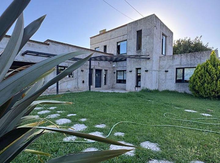 Casa · 140m² · 4 Ambientes · 1 Cochera