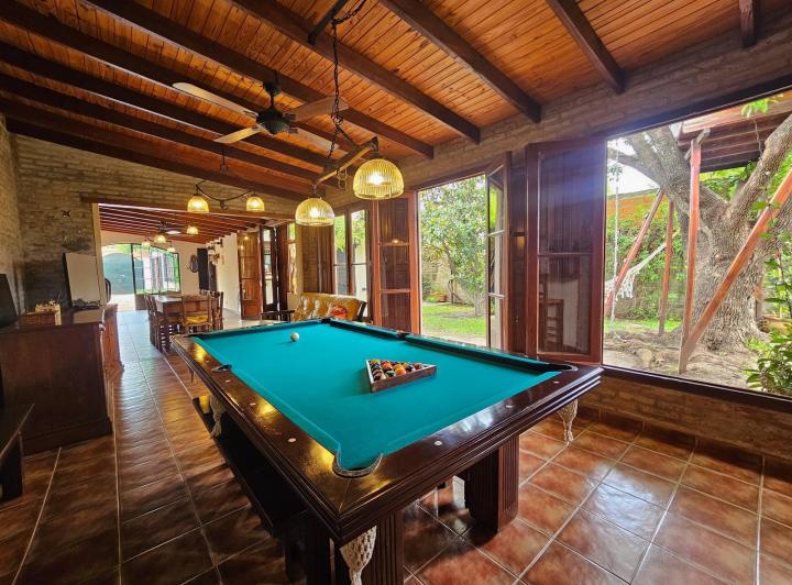 Casa · 239m² · 7 Ambientes · 3 Cocheras