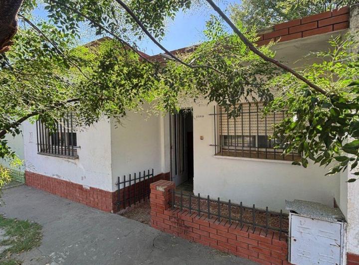 Casa · 130m² · 3 Ambientes · 2 Cocheras