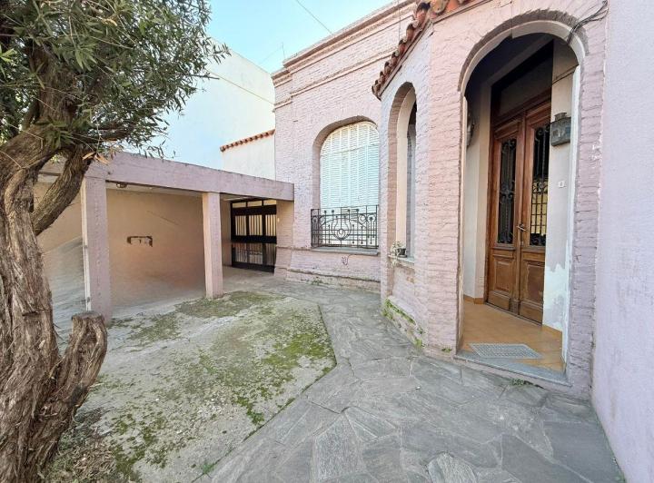 Casa · 135m² · 5 Ambientes · 2 Cocheras