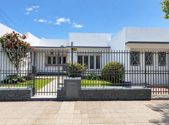 Casa · 130m² · 4 Ambientes · 1 Cochera