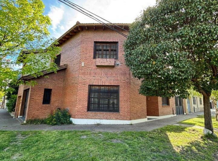 Casa · 110m² · 5 Ambientes · 1 Cochera