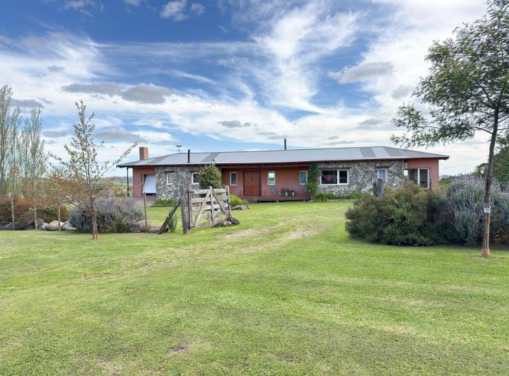 Casa · 210m² · 6 Ambientes · 1 Cochera