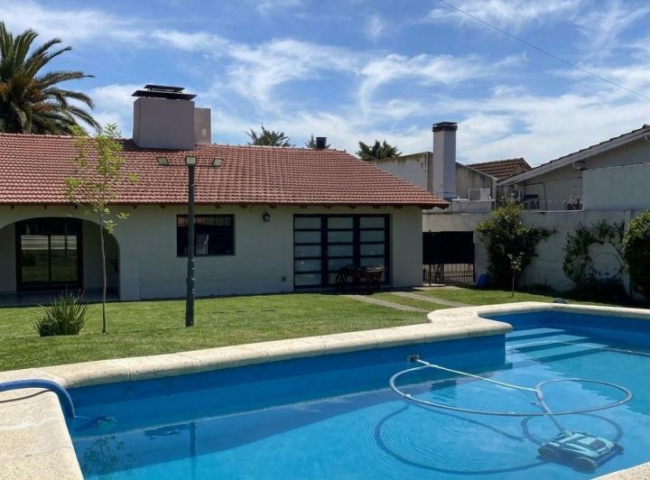 Casa · 213m² · 5 Ambientes · 2 Cocheras