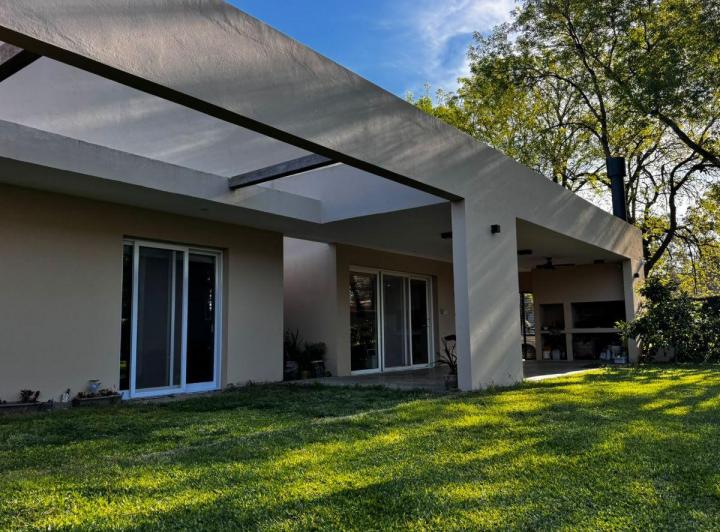 Casa · 170m² · 3 Ambientes · 1 Cochera