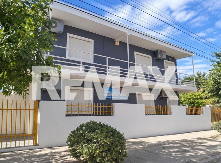 Casa · 231m² · 8 Ambientes · 4 Cocheras