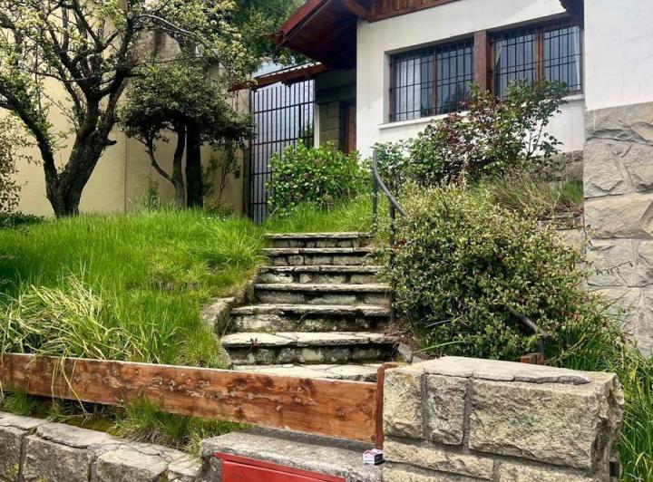 Casa · 150m² · 6 Ambientes · 2 Cocheras