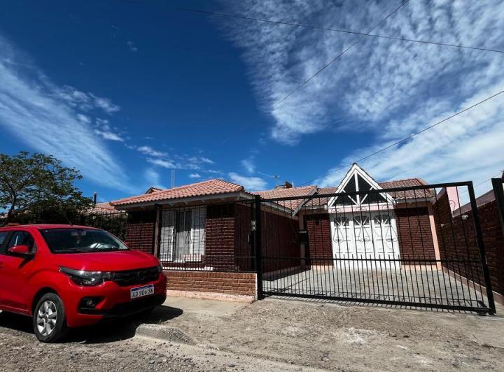 Casa · 5 Ambientes · 1 Cochera