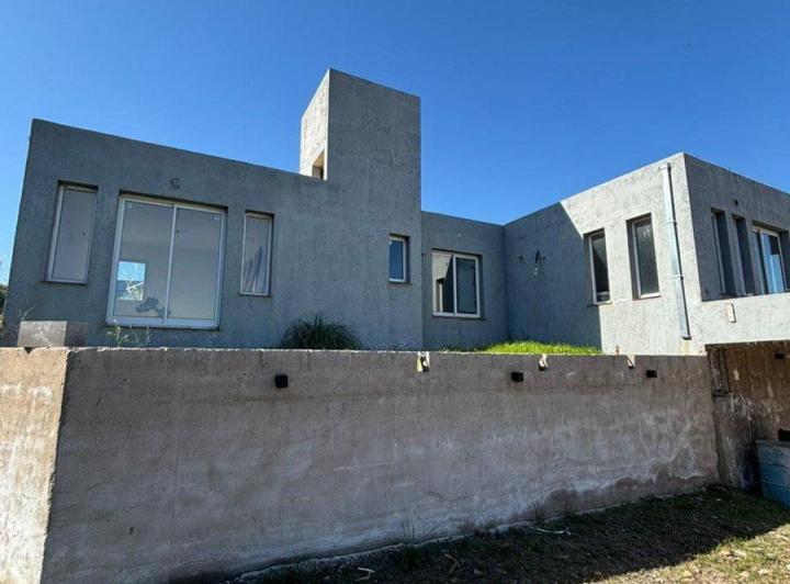 Casa · 140m² · 4 Ambientes · 1 Cochera