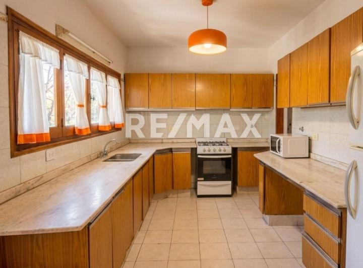 Casa · 320m² · 7 Ambientes