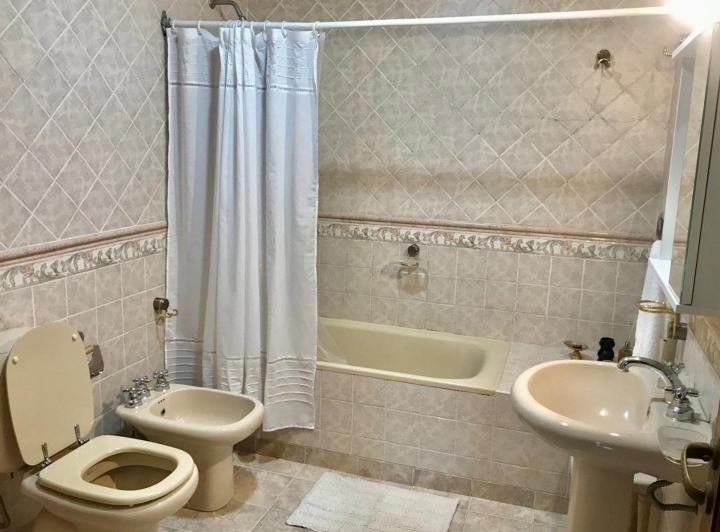 Casa · 200m² · 5 Ambientes