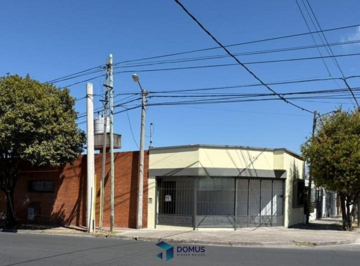 Casa · 179m² · 4 Dormitorios · 2 Cocheras