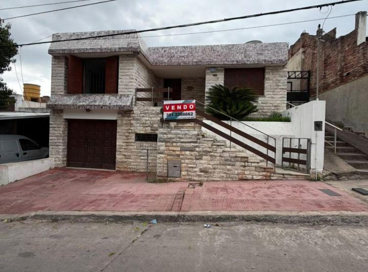 Casa · 163m² · 5 Ambientes · 1 Cochera