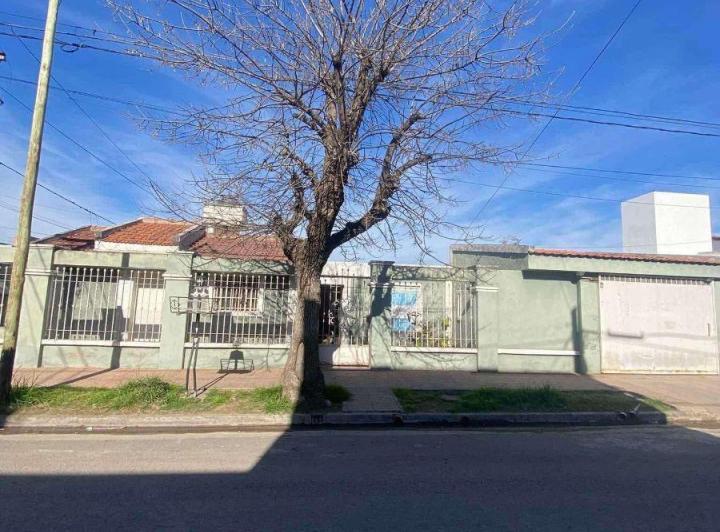 Casa · 180m² · 7 Ambientes · 1 Cochera