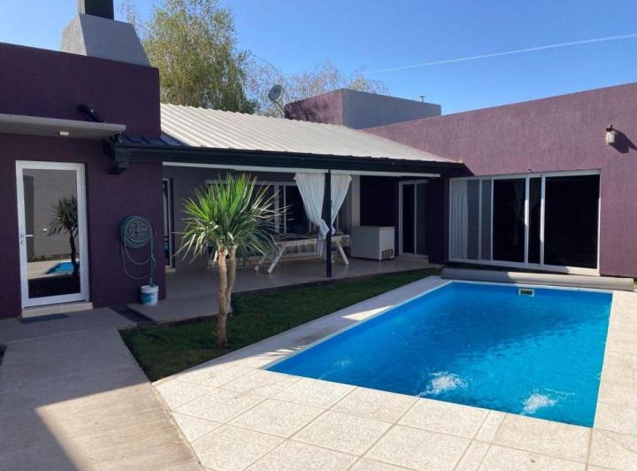 Casa · 200m² · 1 Ambiente · 2 Cocheras