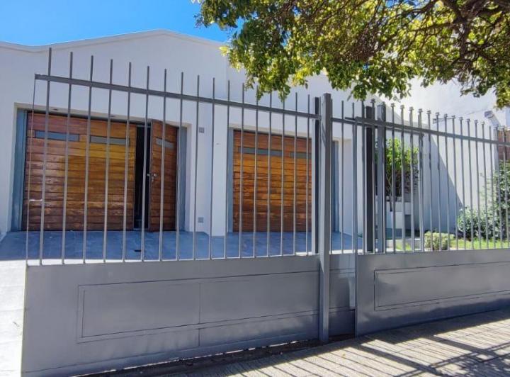 Casa · 168m² · 6 Ambientes · 2 Cocheras