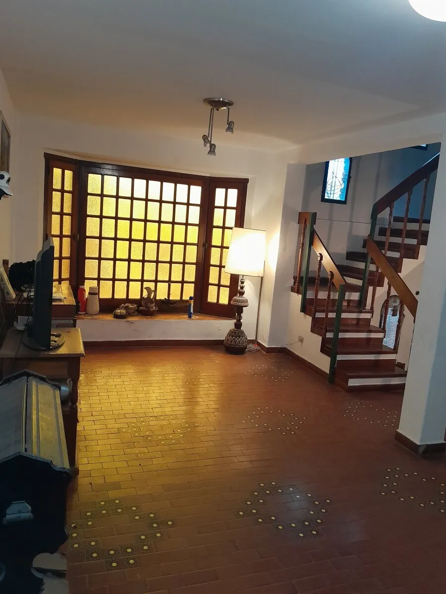 HAEDO TRIPLEX 4 AMBIENTES CON COCHERA  MUY  BUEN ESTADO GENERAL Y UBICACION, CER...