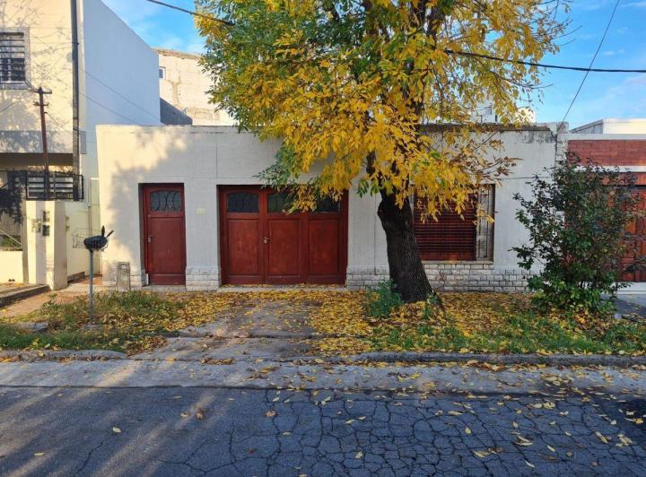 Casa · 92m² · 4 Ambientes · 1 Cochera