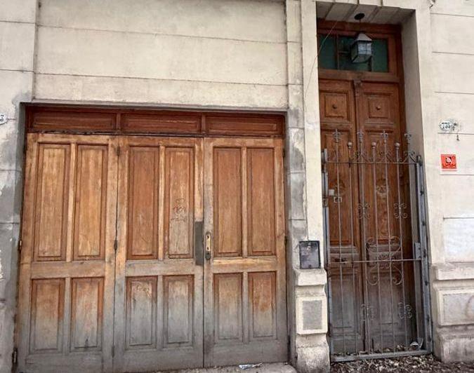 Casa · 220m² · 7 Ambientes · 1 Cochera