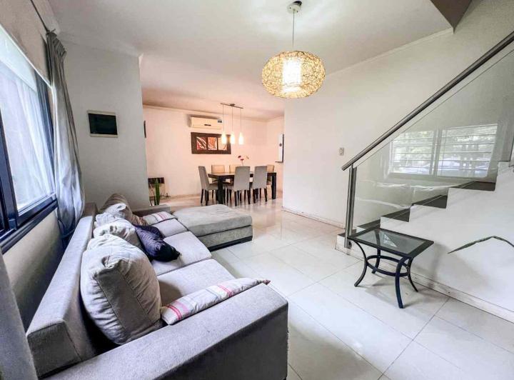 Casa · 132m² · 4 Ambientes · 1 Cochera
