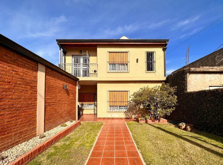 Casa · 130m² · 6 Ambientes · 1 Cochera