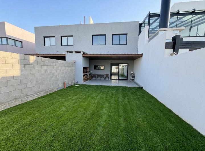 Casa · 122m² · 4 Ambientes · 2 Cocheras