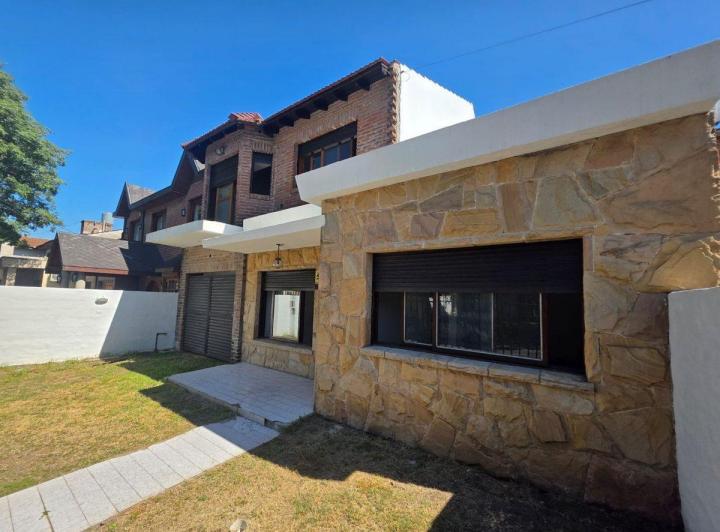 Casa · 153m² · 5 Ambientes · 1 Cochera