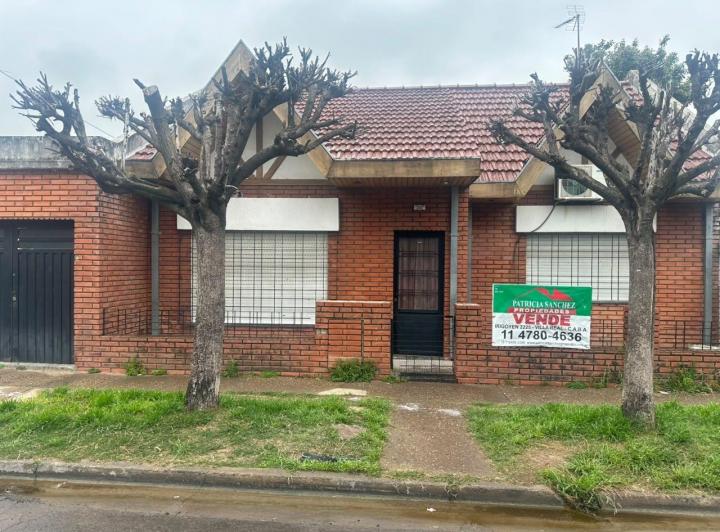 Casa · 100m² · 4 Ambientes · 1 Cochera