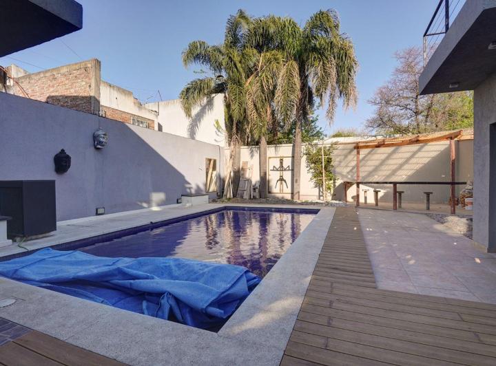 Casa · 335m² · 5 Ambientes · 3 Cocheras