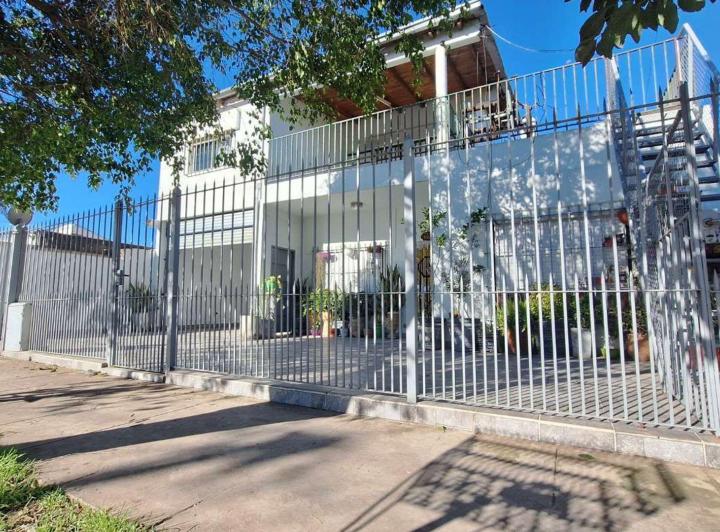 Casa · 198m² · 7 Ambientes · 2 Cocheras
