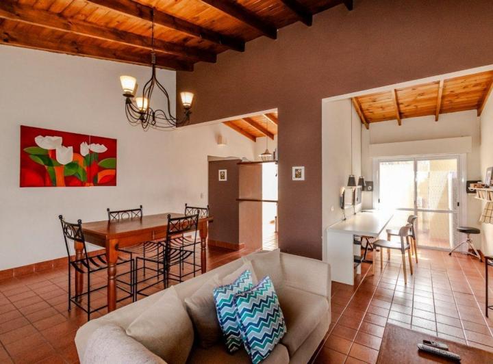 Casa · 137m² · 6 Ambientes · 1 Cochera