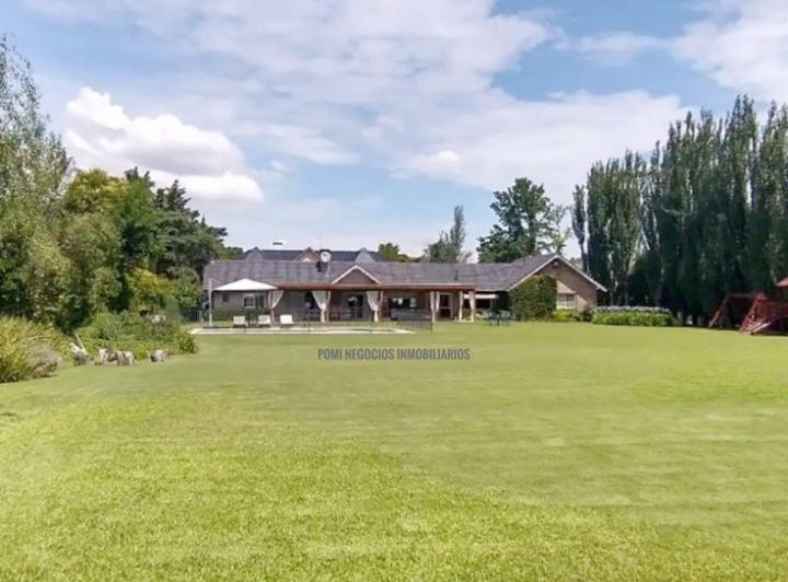 Casa · 220m² · 5 Ambientes · 5 Cocheras