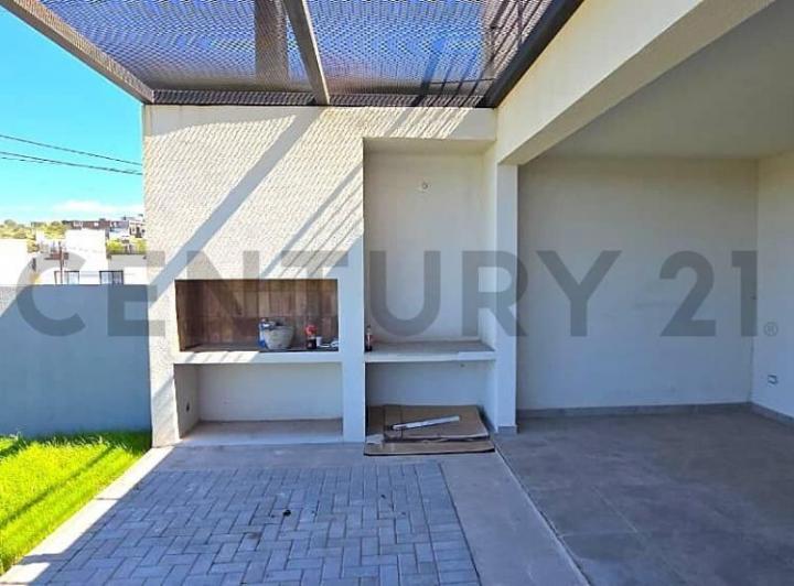 Casa · 100m² · 4 Ambientes · 2 Cocheras