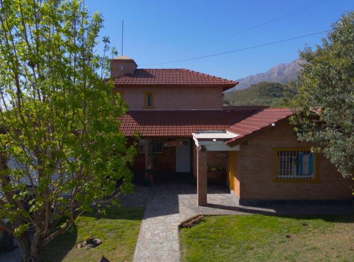 Casa · 190m² · 5 Ambientes · 2 Cocheras