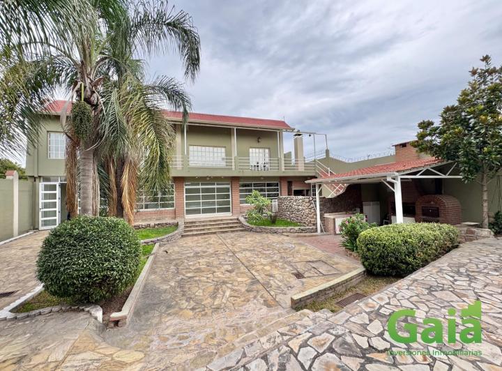 Casa · 400m² · 12 Ambientes · 5 Cocheras