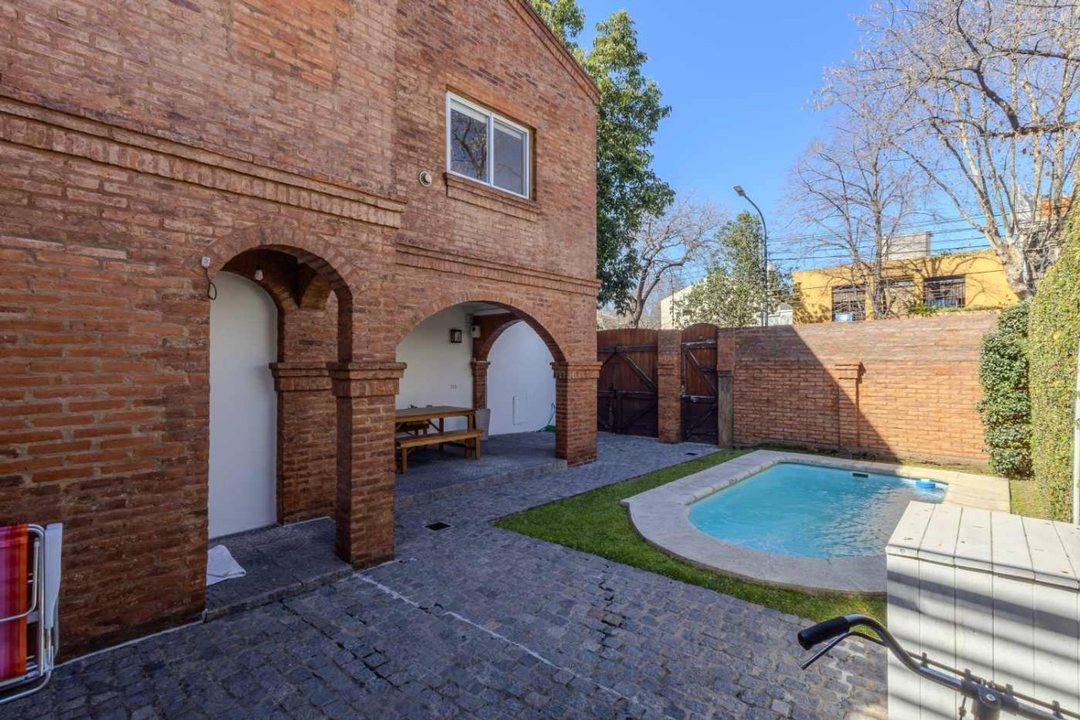VENTA CASA 4 AMBIENTES CON PILETA - PUEYRREDON