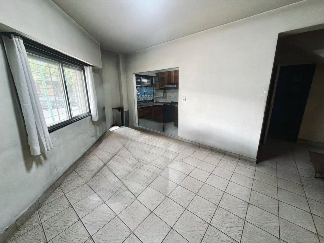 VENTA DPTO 4 AMBIENTES COCHERA A REFACCIONAR LOMAS