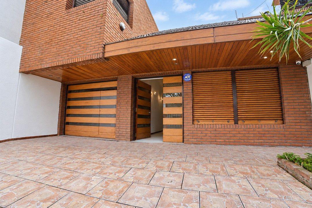 VENTA CASA  5 AMB  PARQUE PILETA COCHERA VERSALLES