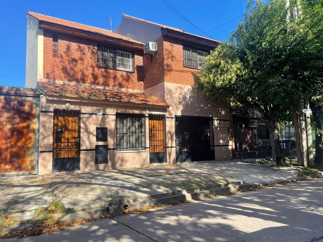 PH EN VENTA- 3 AMBTES-80 MTS.REMEDIOS DE ESCALADA