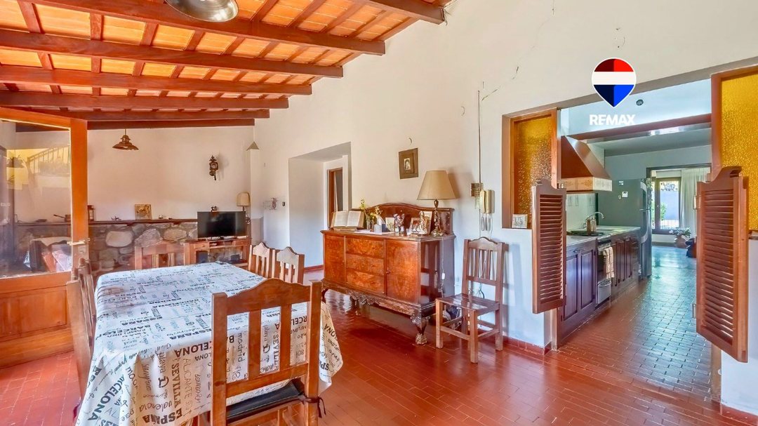 VENTA/PERMUTA CASA 4 DORM MACROCENTRO